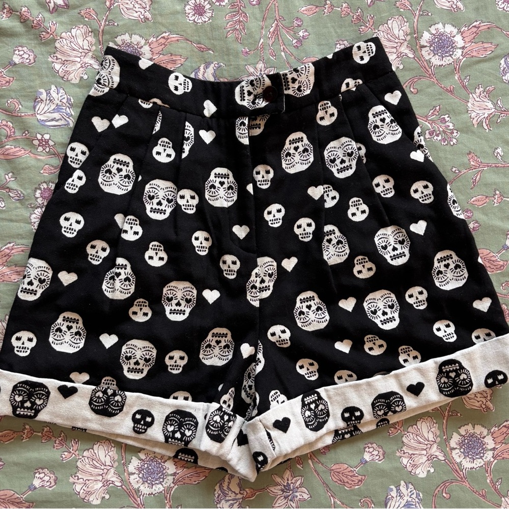 TopShop Day of the Dead Skull Shorts Sz 4